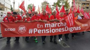 Cabecera de la marcha, a su llegada a Granada.