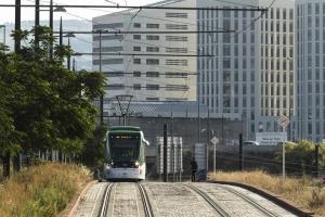 Metro tras su paso por el PTS hacia el Nevada y Armilla.