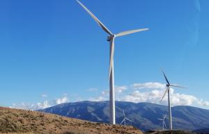 Molinos eólicos junto a la autovía hacia la costa, a la altura del Valle de Lecrín.