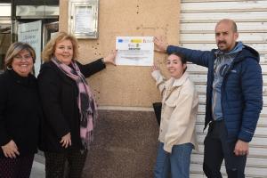 Visita a una de las calles reformadas.