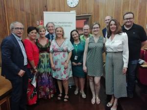 Organizadores de las jornadas de prácticas clínicas, con el delegado de Salud.