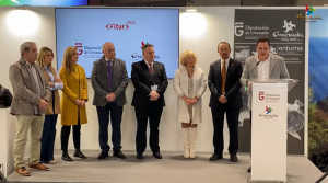 Manuel Villena con el resto de asistentes a la presentación de la Oficina de Turismo de Padul. 