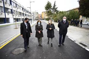 Autoridades de Junta, Ayuntamiento y UGR visitan los Paseíllos este lunes. 