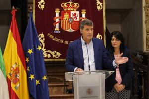 Pedro Fernández, junto a Inmaculada López, este martes.