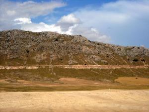 Desmonte en la Sierra de la Encantada (Huéscar) por donde discurriría el Canal de Carlos III.