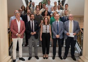Responsables de Junta y ayuntamientos, tras presentar el plan de inversiones.
