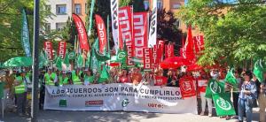 Concentración ante la sede provincial de la Consejería de Salud.