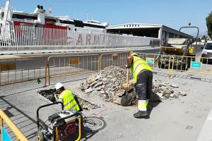 Obras para el suministro eléctrico a los ferrys.