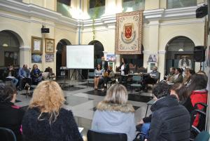 Mesa redonda moderada por la periodista especialista en RSC y sostenibilidad, Raquel Paiz.