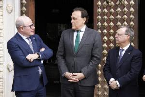 El rector de la UGR, a la izquierda, junto al consejero de Universidades y el presidente de Ceuta.