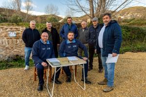 Momento de la firma de los contratos con los acequieros mayores.