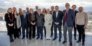 En la imagen: asistentes a la reunión celebrada en el Mirador CajaGranada. 