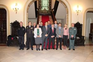 Foto de familia de los integrantes de la comisión de seguridad. 