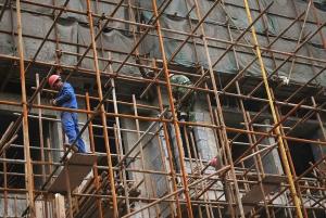 Trabajadores en un andamio. 