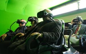 Los visitantes pueden hacer un viaje con simulador de realidad virtual por paisajes de Sierra Nevada.