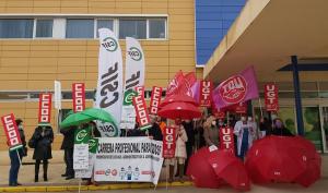 Protesta esta mañana ante el Hospital de Guadix.