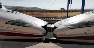 Trenes AVE en la estación de Santa Ana en Antequera.