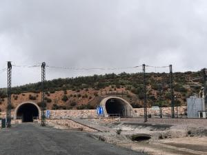 La Variante discurre en una tercera parte de su recorrido en túnel o viaducto. 