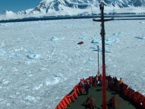 El experimento TOMO-DEC realizó estudios sobre la geofísica de la Antártida.