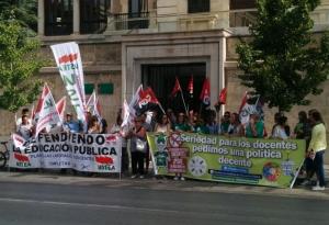 Concentración frente a la sede de la Junta. 