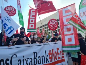 Una de las protestas por el ERE en CaixaBank. 