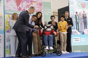 El Rey, con el alumnado del Centro Purísima Concepción.