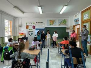 Imagen de la visita al Colegio Público Rural Federico García Lorca de Cortes y Graena.