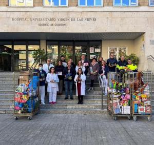 Entrega de los juguetes para el Materno.