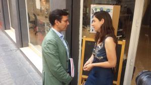 Cuenca y Gutiérrez conversan antes de la reunión.