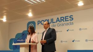 Rocío Díaz en una rueda de prensa con Sebastián Pérez.