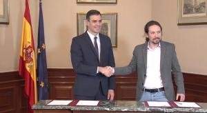 Pedro Sánchez y Pablo Iglesias, en la firma del acuerdo del Gobierno de coalición.