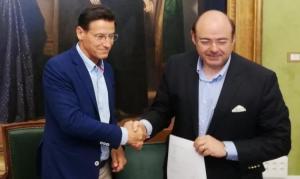 Luis Salvador y Sebastián Pérez, en 2019, tras sellar el reparto de las áreas. 