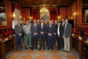 La firma se ha llevado a cabo en el Ayuntamiento de la capital.