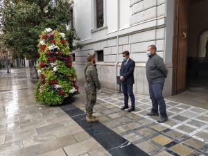 Luis Salvador y Onofre Miralles, en un recibimiento a La Legión durante el estado de alarma.