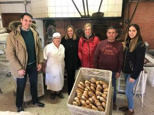 Marifrán Carazo, en un horno de pan de Alfacar.