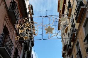 Alumbrado navideño en calles comerciales de Granada. 