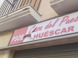 Desperfectos en el cartel.