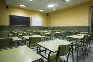 Aulas de instituto vacías.