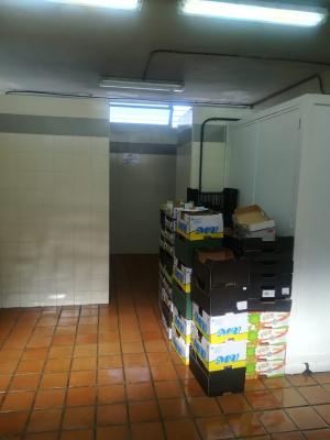 Imagen del recinto de Parque Nueva Granada para el reparto de alimentos, que paró por orden municipal.