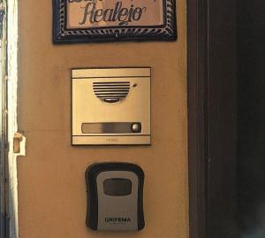 Cajetín de una vivienda turística en el Realejo.