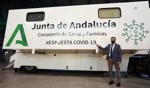 Juan Manuel Moreno, este pasado viernes, al presentar los vehículos en Málaga. 