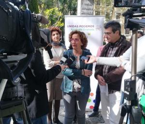 Maylo Sánchez atiende a los medios, junto a Elisa Cabrerizo y Antonio Cambril.