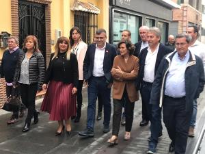 Carmen Calvo, acompañada por candidatos y cargos socialistas, este domingo, en Armilla.