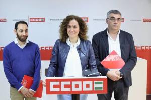 La secretaria general de CCOO en Andalucía y otros representantes del sindicato, este lunes.