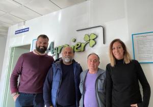 Fernández, con representantes de la asociación.