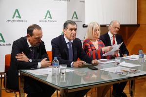 Imagen de una de las conferencias, con la participación de Lorenzo del Río y Ana Tárrago.