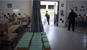 Preparativos en un colegio electoral en diciembre de 2018.