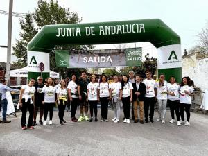 La consejerá, en el centro, este domingo en la Carrera por la Salud en Jaén.