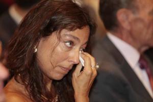 Mayte Olalla se seca las lágrimas después de que Marta Gutiérrez la citara en su discurso.