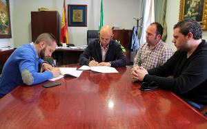 Firma del convenio con la Asociación Artística y Cultural.